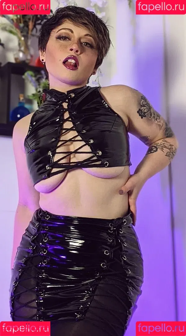 Titan Chibi Onlyfans Photo Gallery 
