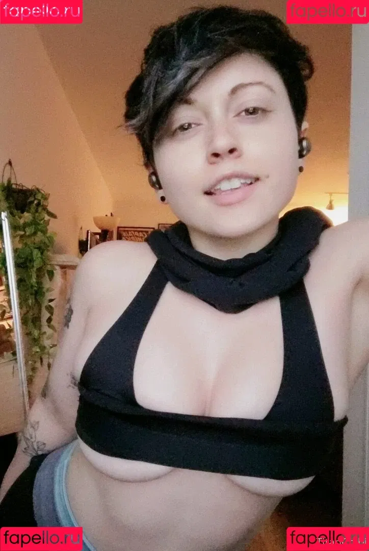 Titan Chibi Onlyfans Photo Gallery 