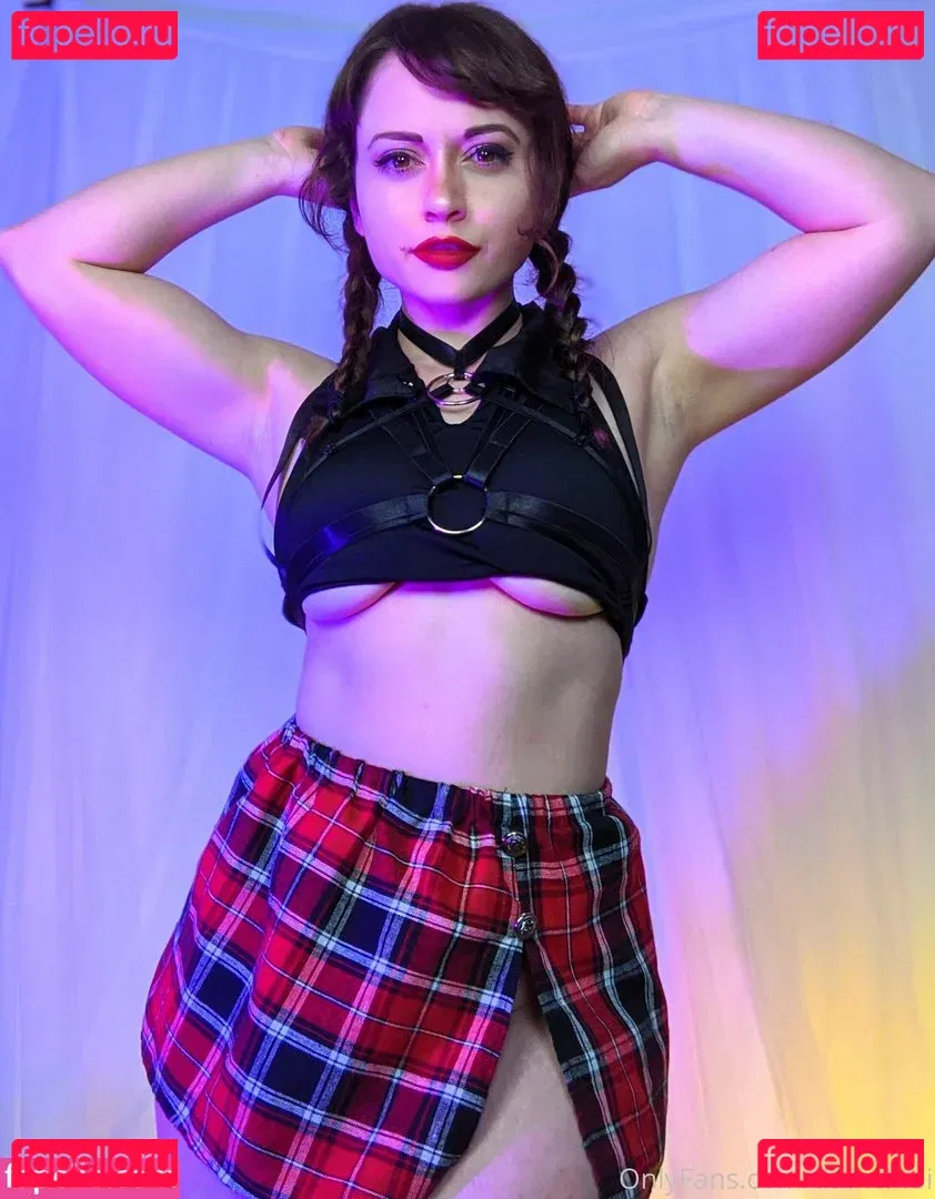 Titan Chibi Onlyfans Photo Gallery 