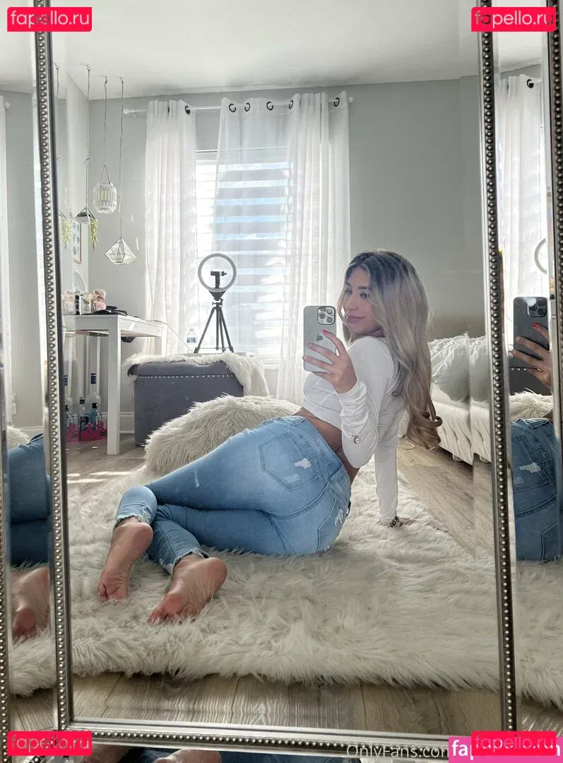 Roxannesimz Onlyfans Photo Gallery 