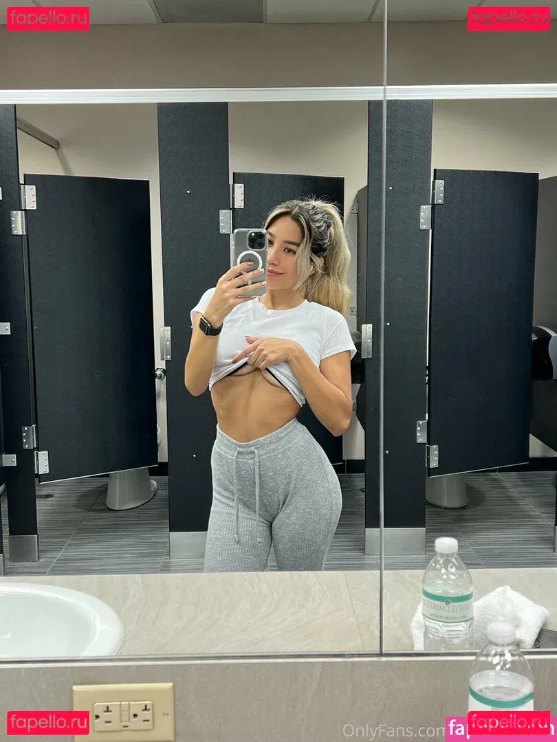 Roxannesimz Onlyfans Photo Gallery 