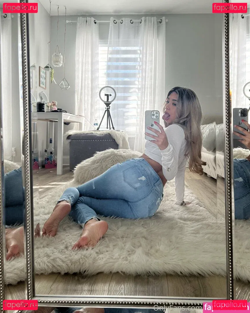 Roxannesimz Onlyfans Photo Gallery 