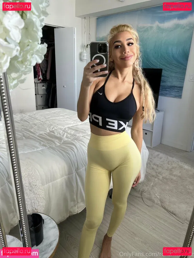 Roxannesimz Onlyfans Photo Gallery 