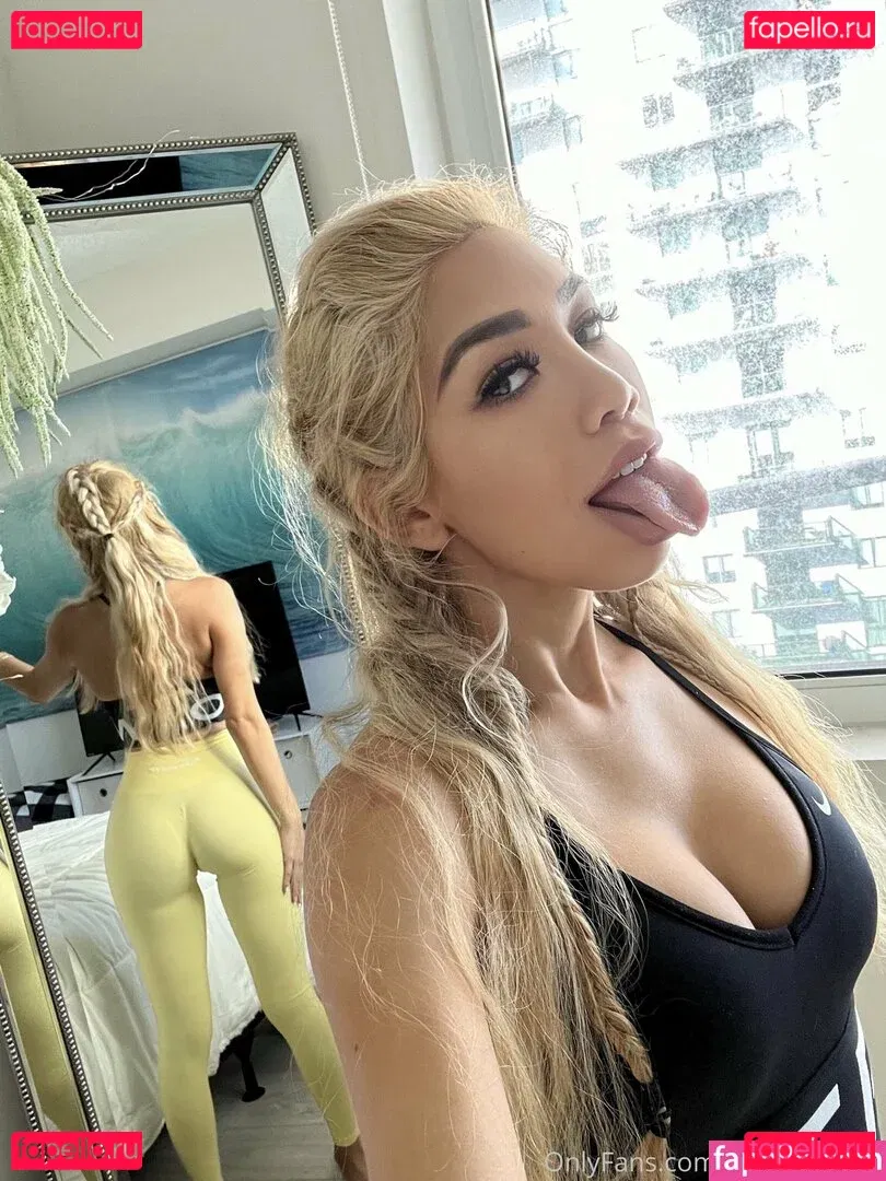 Roxannesimz Onlyfans Photo Gallery 