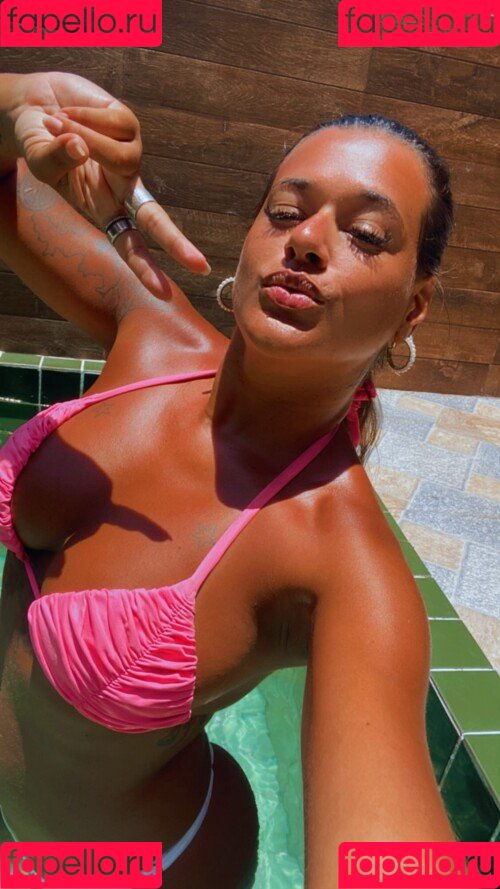 Caiala Tavares Onlyfans Photo Gallery 