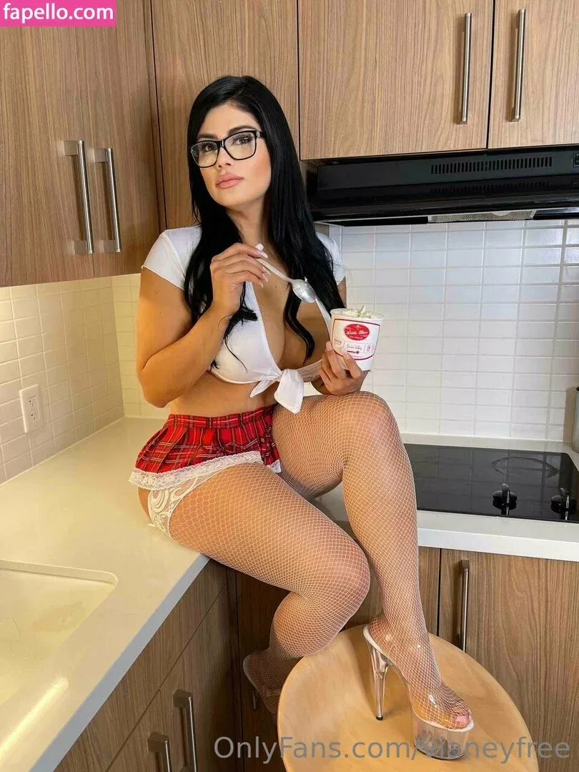 vianeyfree Onlyfans Photo Gallery 