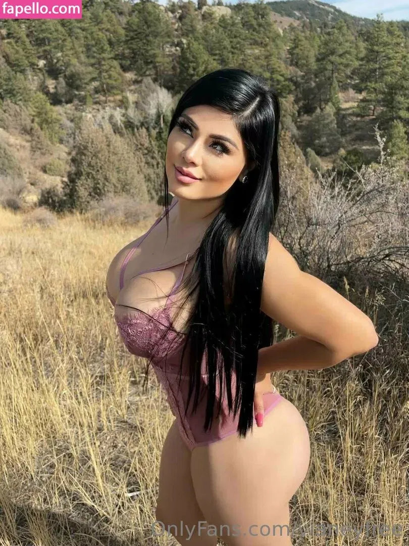 vianeyfree Onlyfans Photo Gallery 