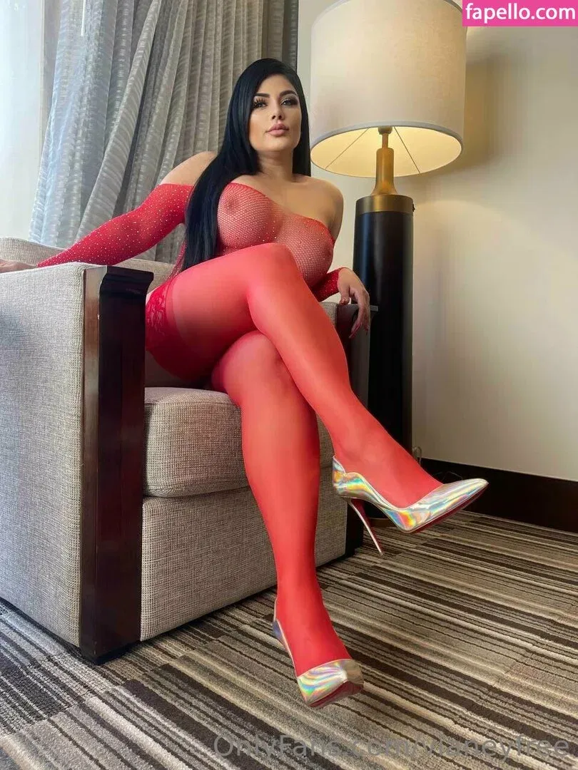 vianeyfree Onlyfans Photo Gallery 