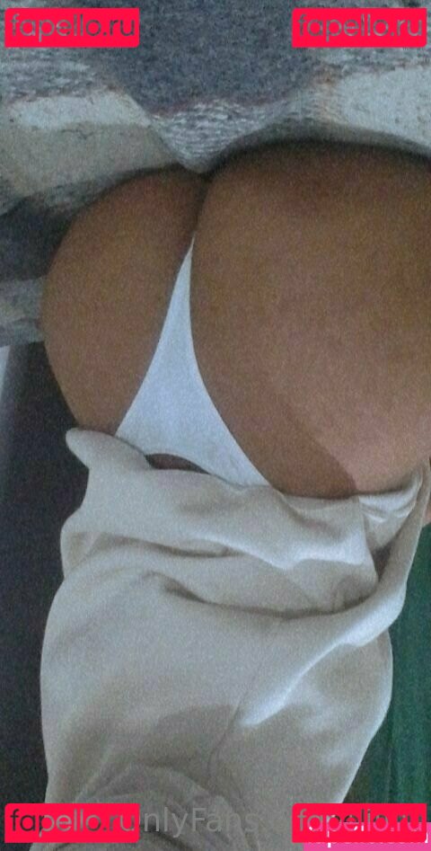 lilly / lliilly Onlyfans Photo Gallery 