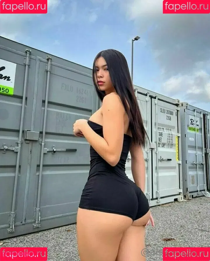 aishahsofey Onlyfans Photo Gallery 