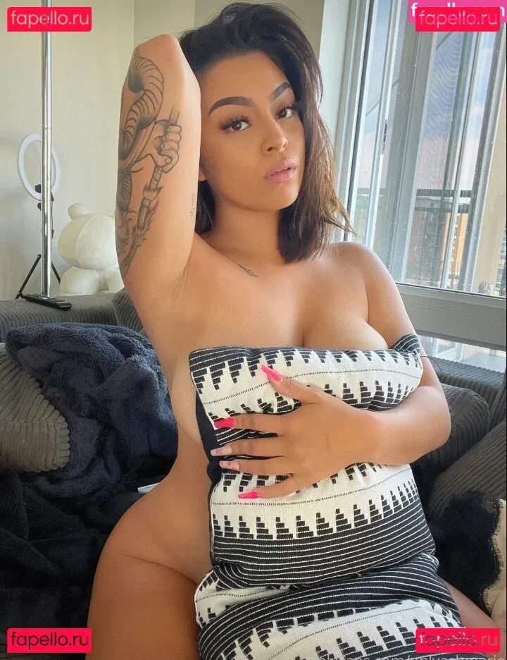 aishahsofey Onlyfans Photo Gallery 