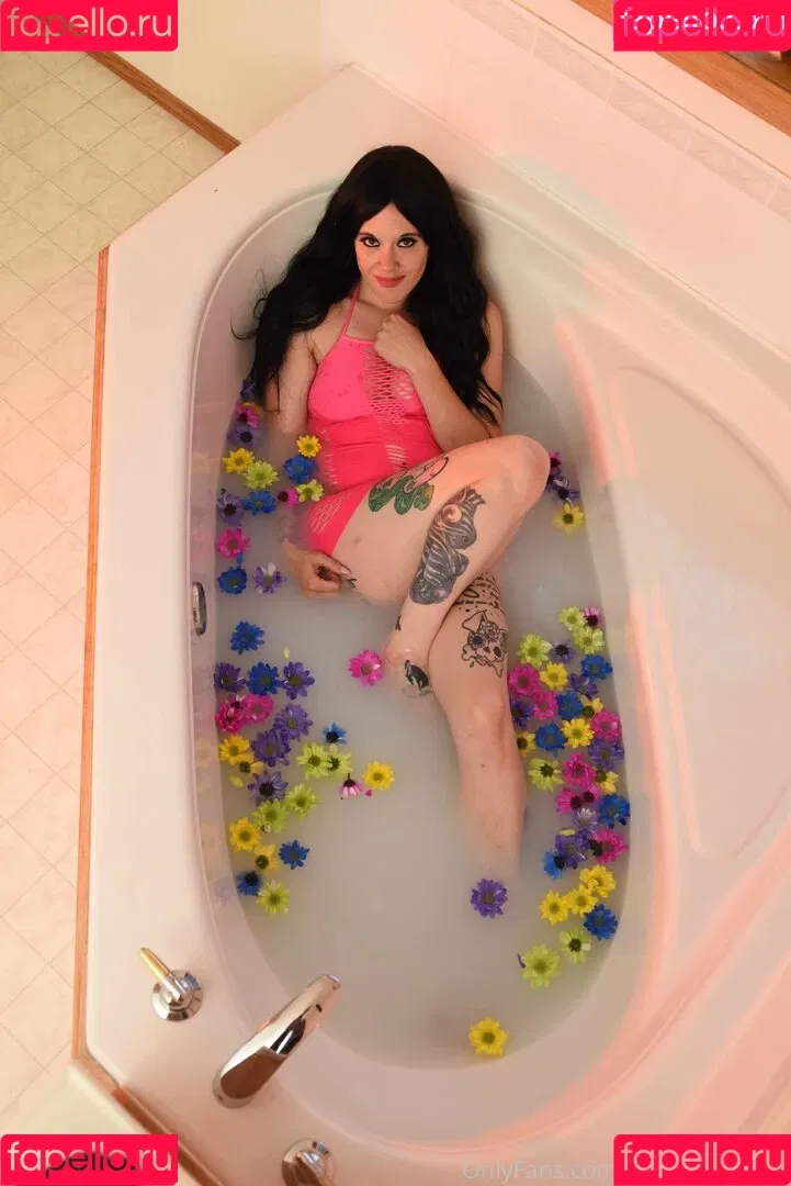 babyghoul.666 Onlyfans Photo Gallery 