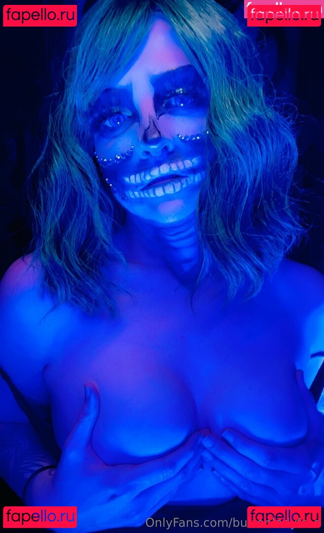 buttonladyafterdark / buttonladyfree Onlyfans Photo Gallery 