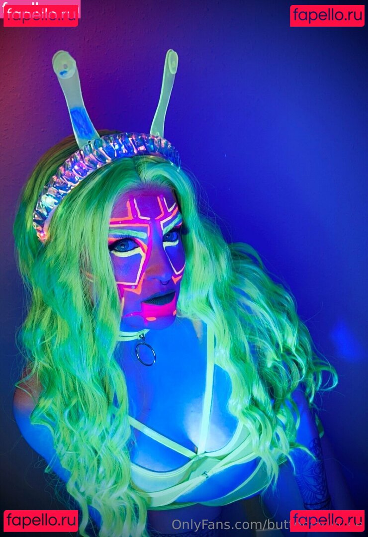 buttonladyafterdark / buttonladyfree Onlyfans Photo Gallery 