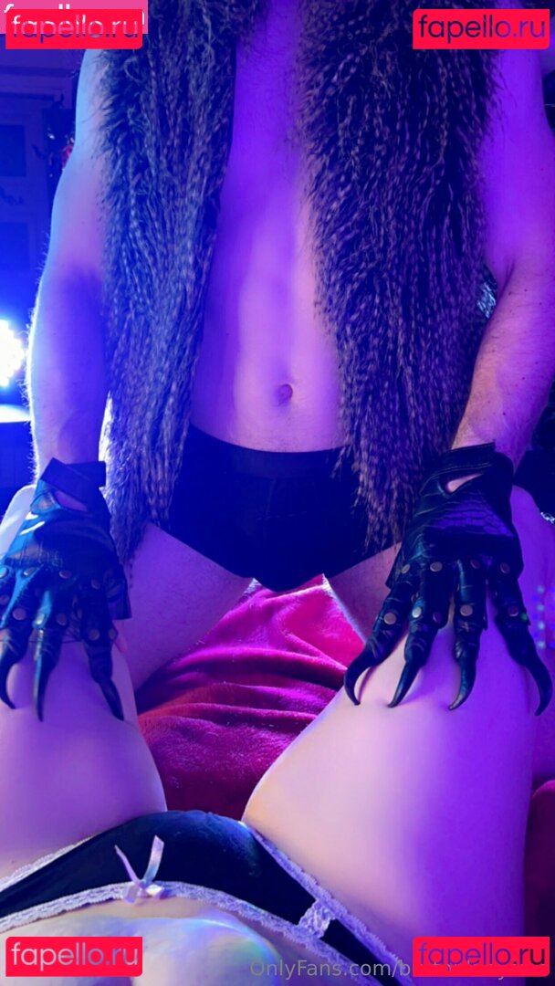 buttonladyafterdark / buttonladyfree Onlyfans Photo Gallery 