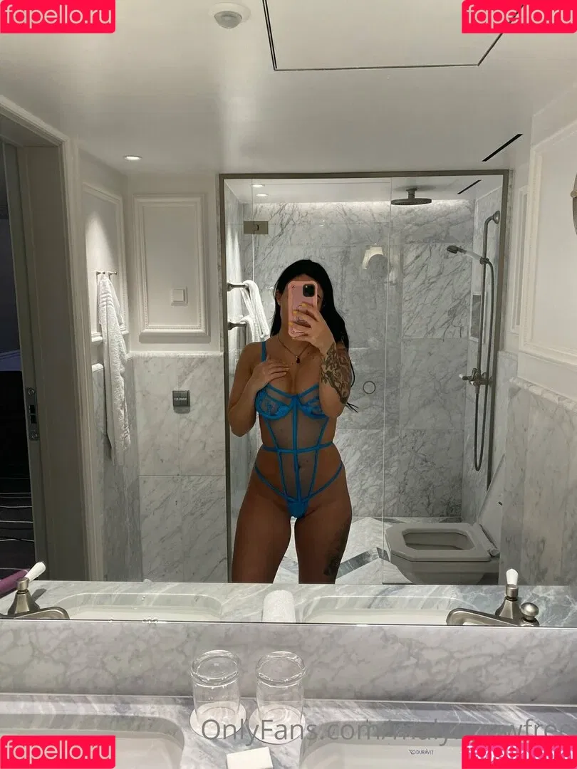 malynpewfree Onlyfans Photo Gallery 