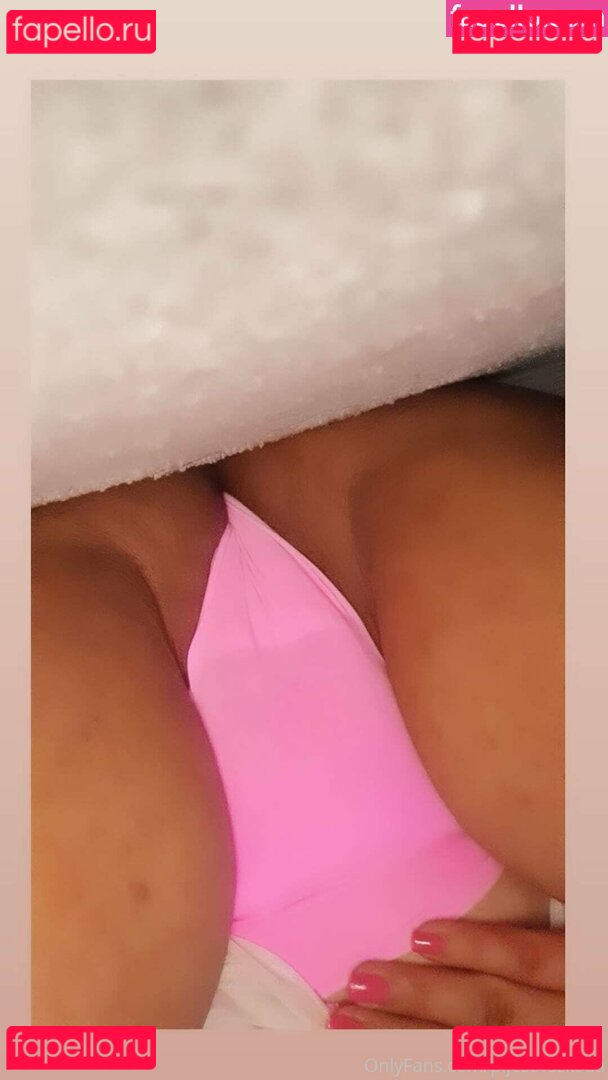honeybe.e / imjustahoneybee Onlyfans Photo Gallery 