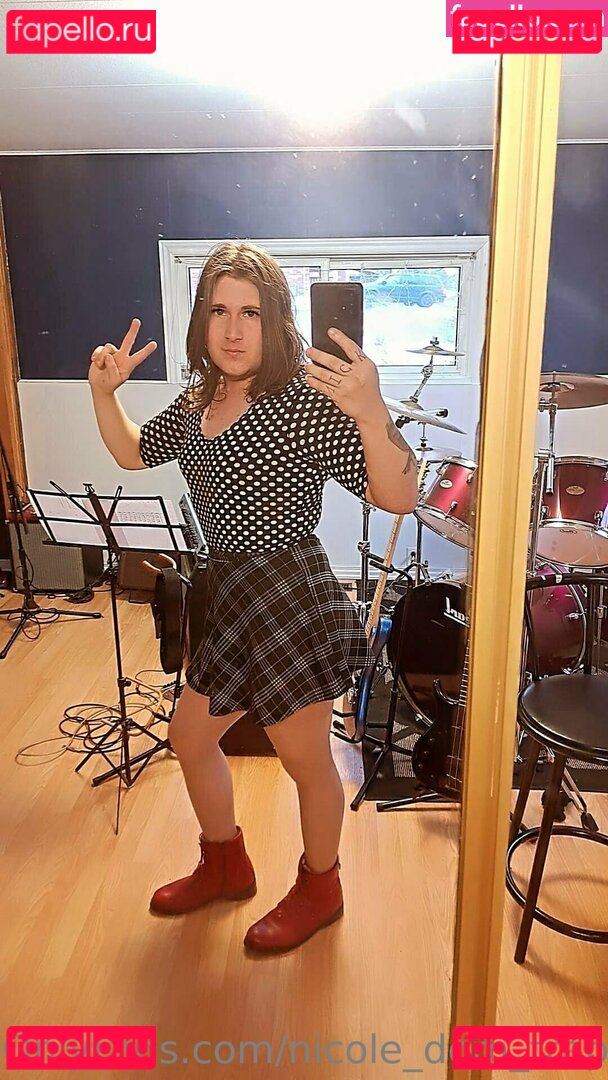 nicole_dom_trap / nicoledomuret Onlyfans Photo Gallery 