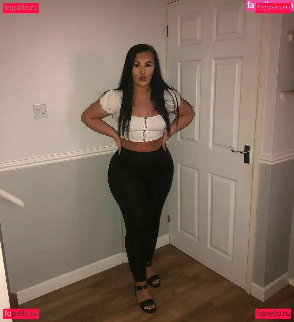 Chloe Kerton Onlyfans Photo Gallery 