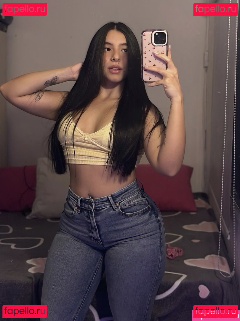 Isabella Tobar / isatobaar / isatobar Onlyfans Photo Gallery 