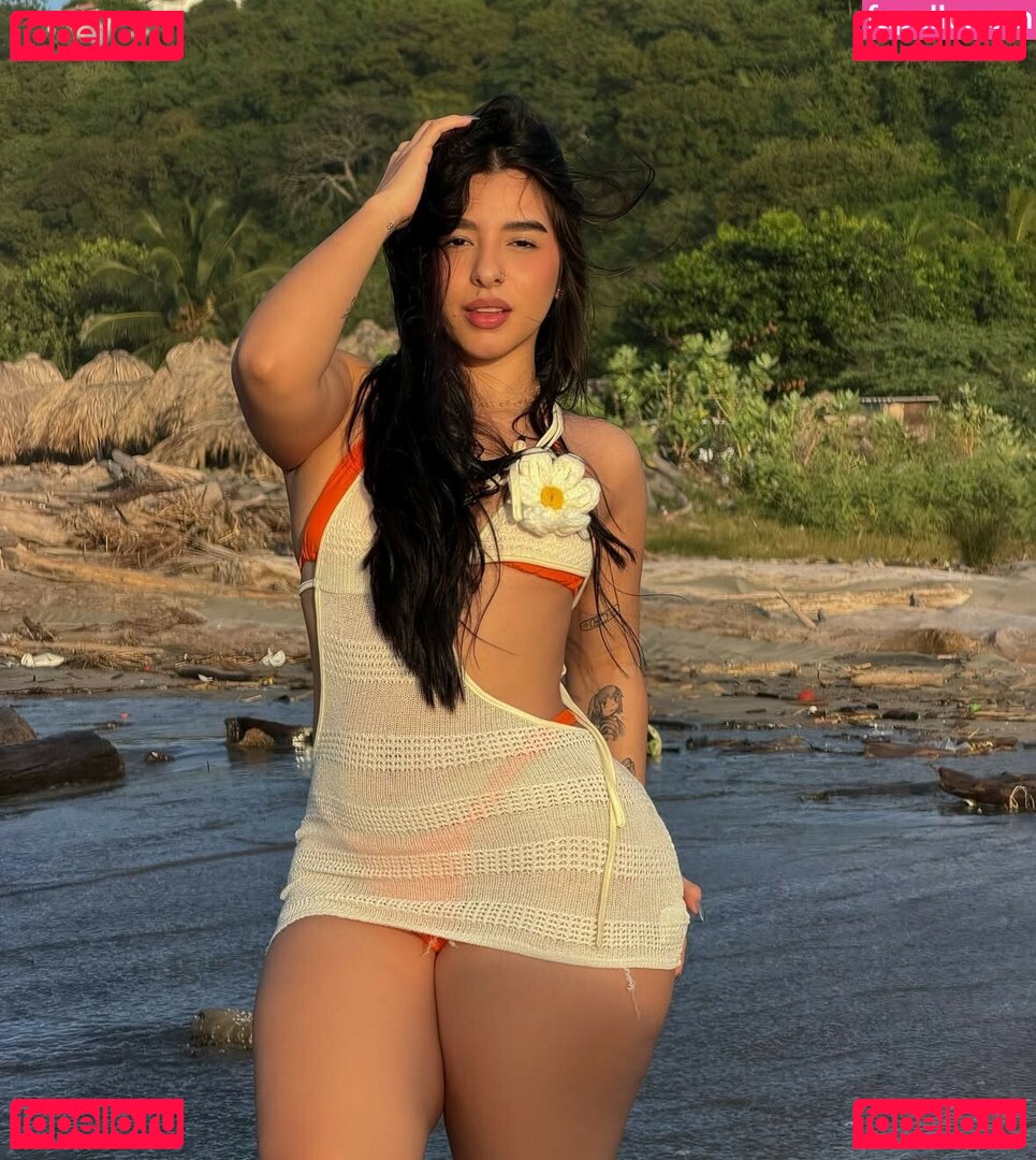 Isabella Tobar / isatobaar / isatobar Onlyfans Photo Gallery 