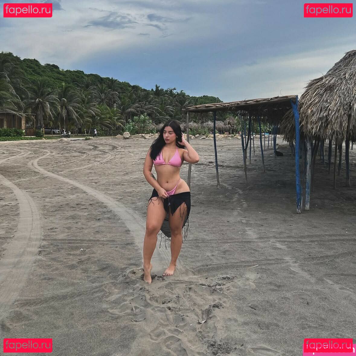 Isabella Tobar / isatobaar / isatobar Onlyfans Photo Gallery 