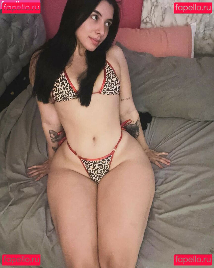 Isabella Tobar / isatobaar / isatobar Onlyfans Photo Gallery 