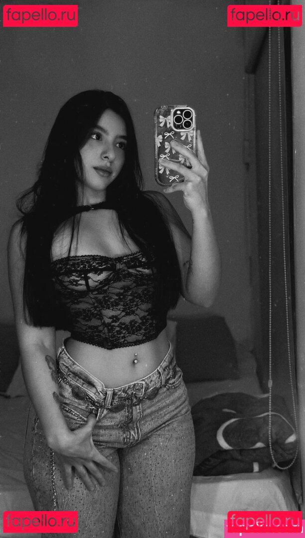 Isabella Tobar / isatobaar / isatobar Onlyfans Photo Gallery 