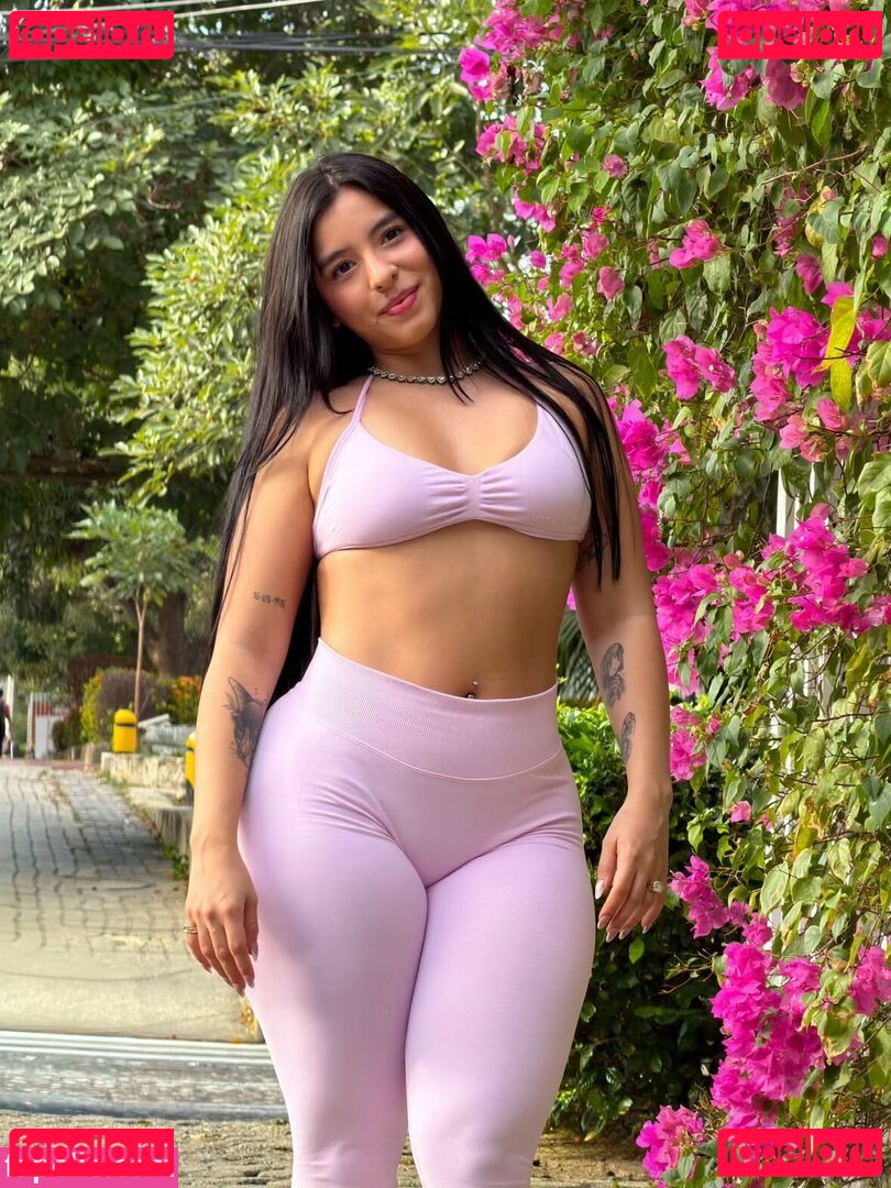 Isabella Tobar / isatobaar / isatobar Onlyfans Photo Gallery 