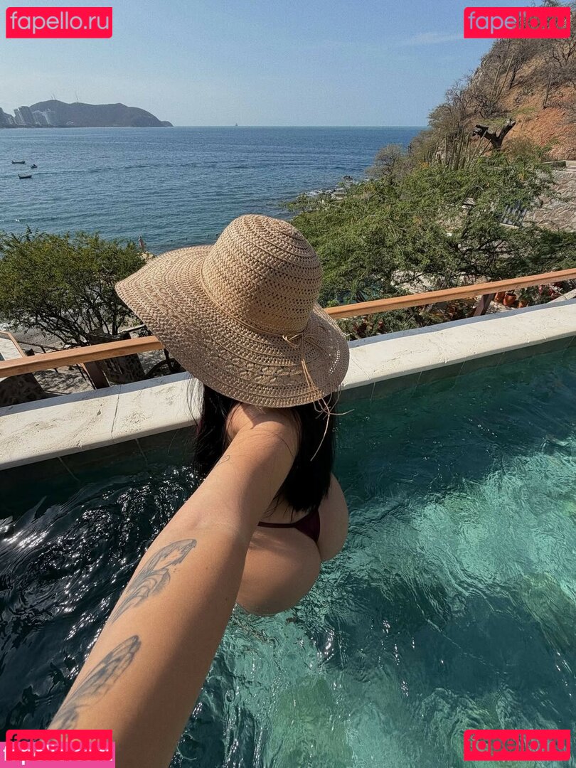 Isabella Tobar / isatobaar / isatobar Onlyfans Photo Gallery 