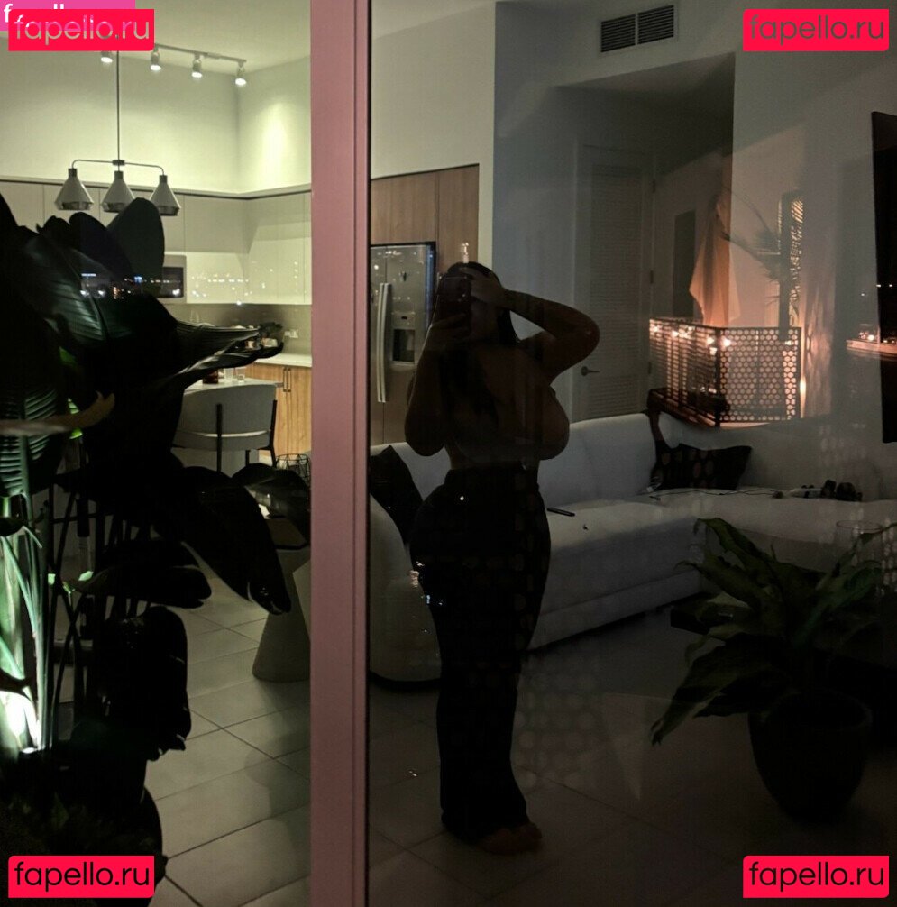 ParlayPrincesa / iriisileaa Onlyfans Photo Gallery 