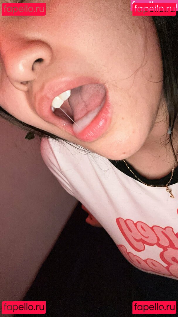 strawverryfields / violeta.straw Onlyfans Photo Gallery 