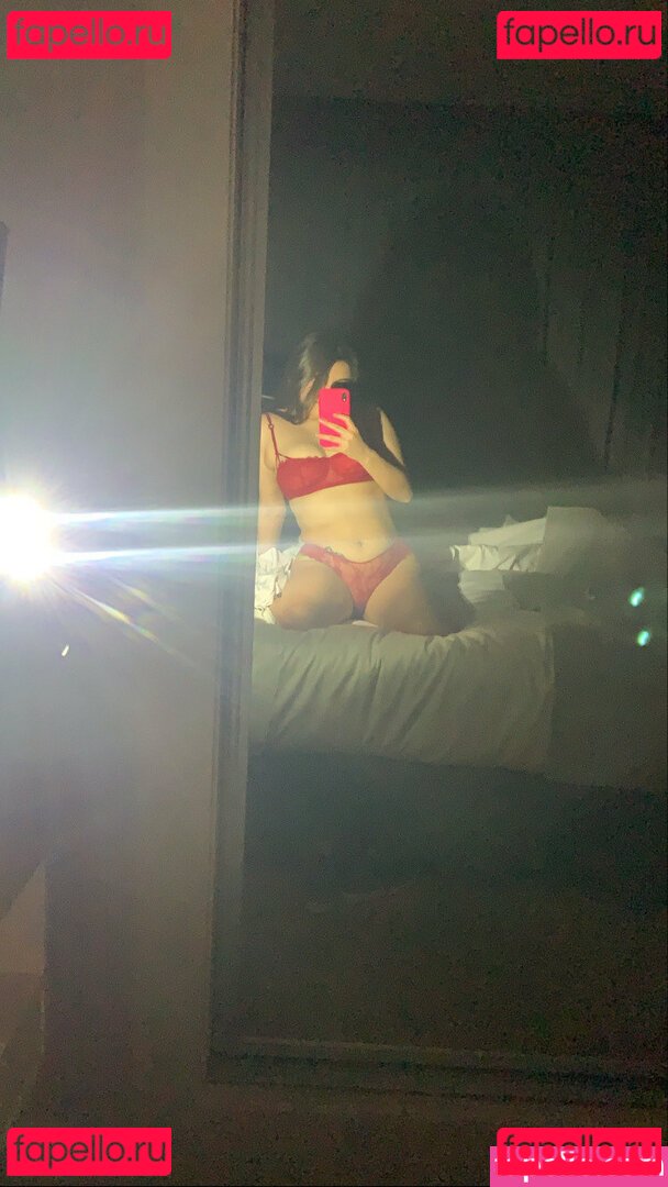 strawverryfields / violeta.straw Onlyfans Photo Gallery 