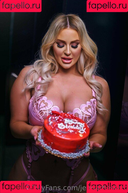 Luna Starr Onlyfans Photo Gallery 