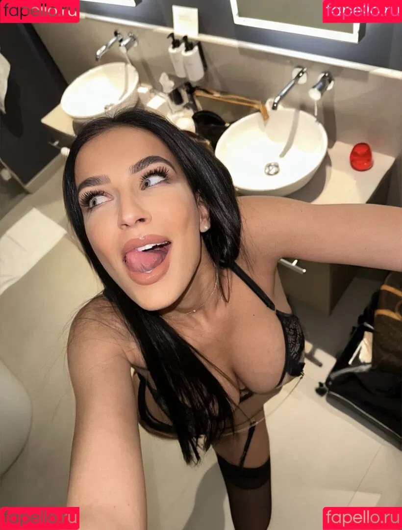 Julie Ricci Onlyfans Photo Gallery 