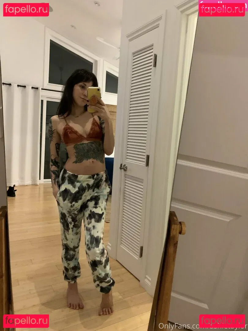 ashietaylor Onlyfans Photo Gallery 