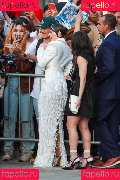 Joey King Onlyfans Photo Gallery 