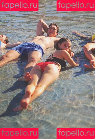 Joey King Onlyfans Photo Gallery 