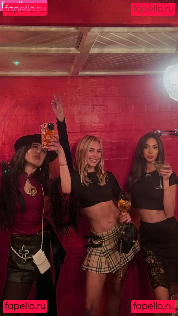 Kimberley Garner Onlyfans Photo Gallery 