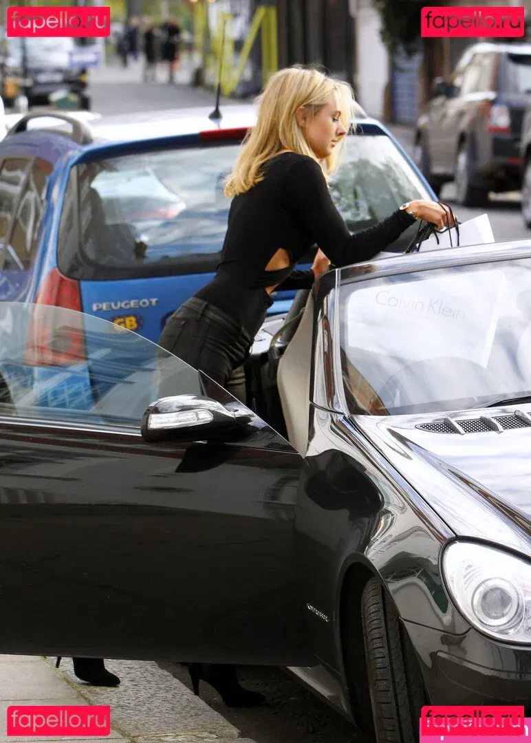 Kimberley Garner Onlyfans Photo Gallery 