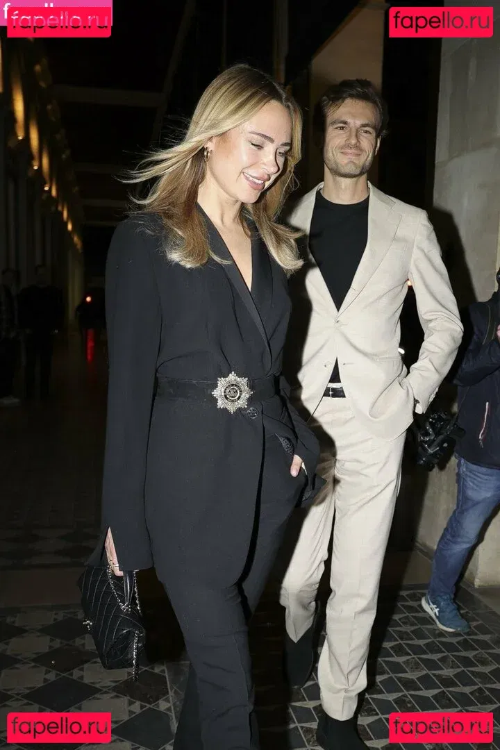 Kimberley Garner Onlyfans Photo Gallery 