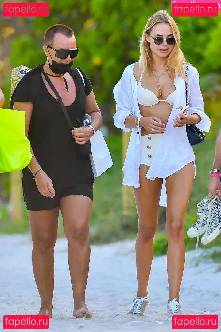 Kimberley Garner Onlyfans Photo Gallery 