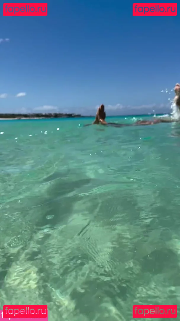 Kimberley Garner Onlyfans Photo Gallery 