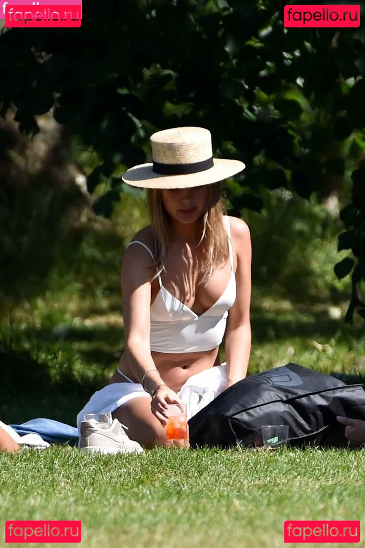 Kimberley Garner Onlyfans Photo Gallery 