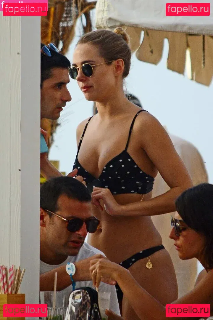 Kimberley Garner Onlyfans Photo Gallery 