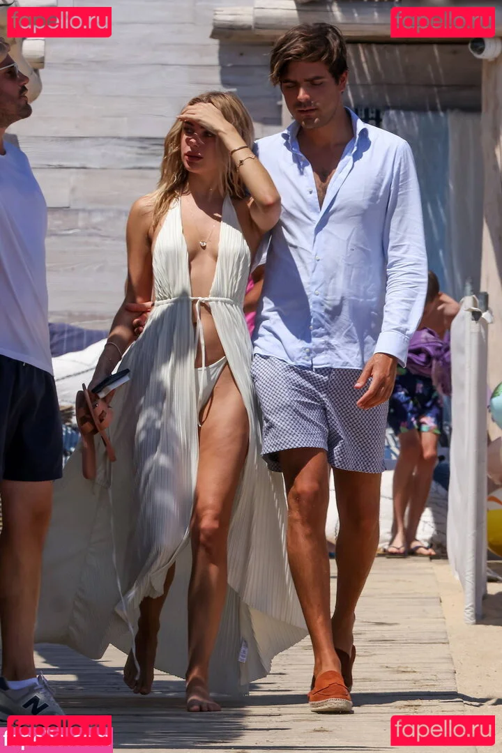 Kimberley Garner Onlyfans Photo Gallery 