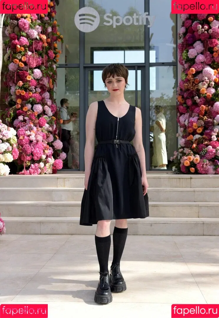 Maisie Williams Onlyfans Photo Gallery 
