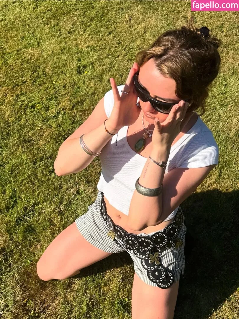 Maisie Williams Onlyfans Photo Gallery 