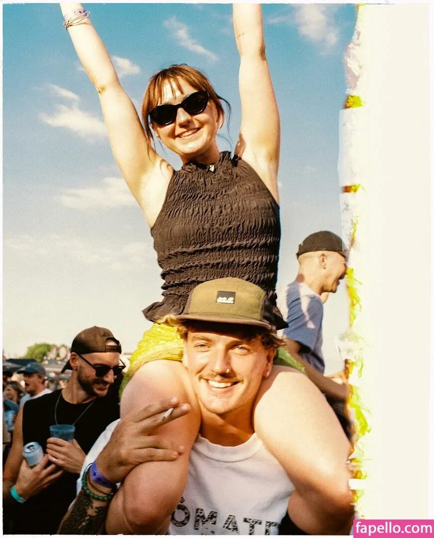 Maisie Williams Onlyfans Photo Gallery 