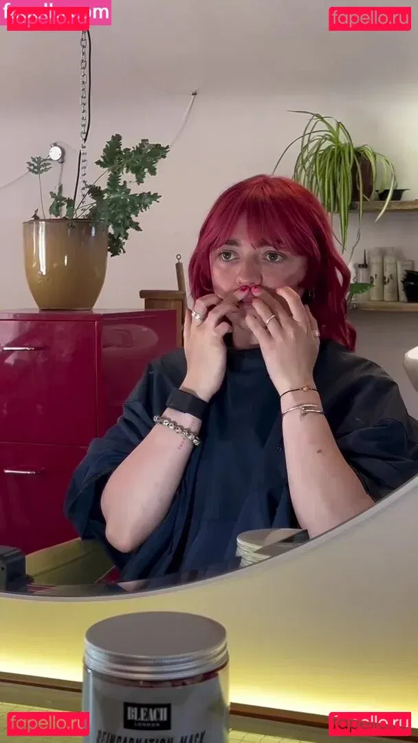 Maisie Williams Onlyfans Photo Gallery 